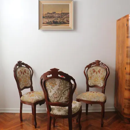 Charming Flat Near Center And *